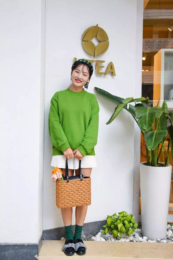 绿色的裙子微胖拼多多(绿色的裙子是什么样子的)